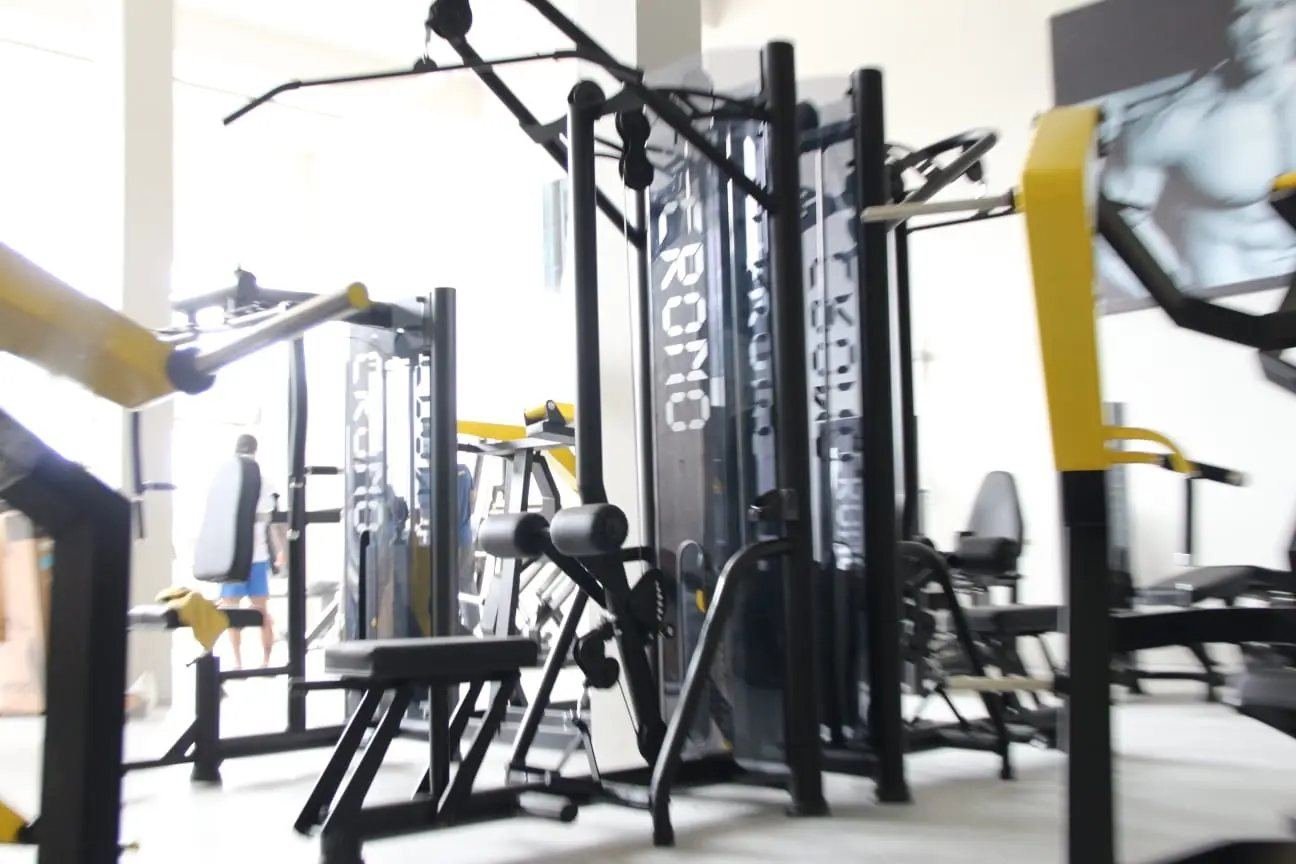 Pulley com Remada Crono em academia cliente