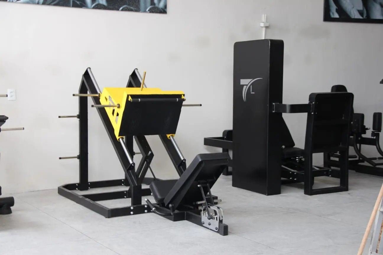 Leg Press 45 Linear Stark em academia cliente