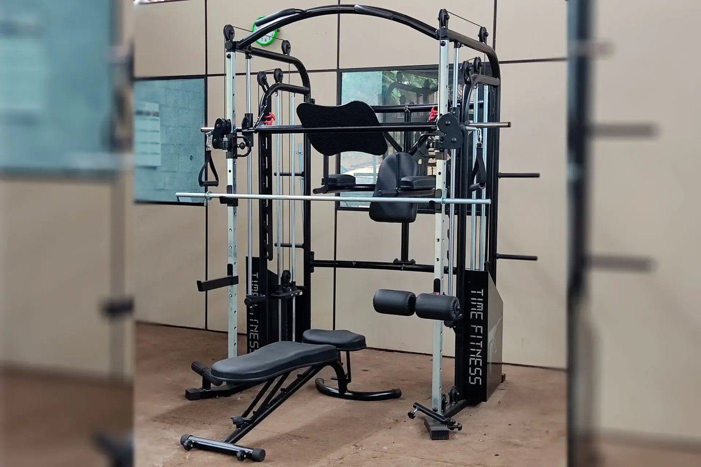 Cross Smith Time Fitness instalado em academia