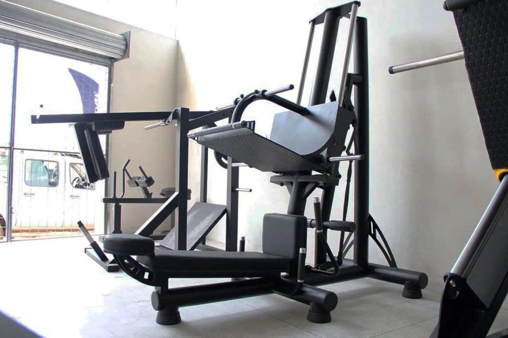 Leg press da linha Crono instalado em academia cliente